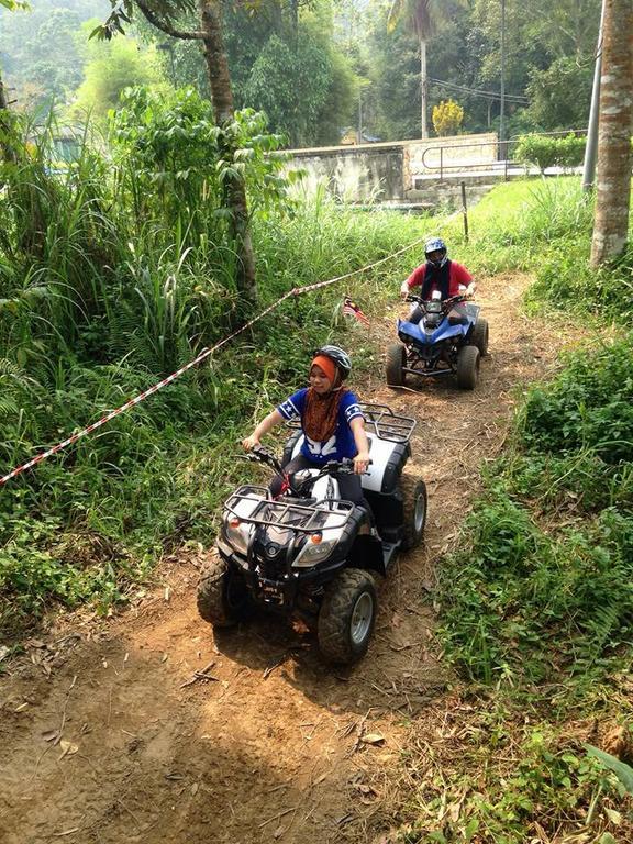 Seri Pengantin Resort Kampung Janda Baik Exterior foto