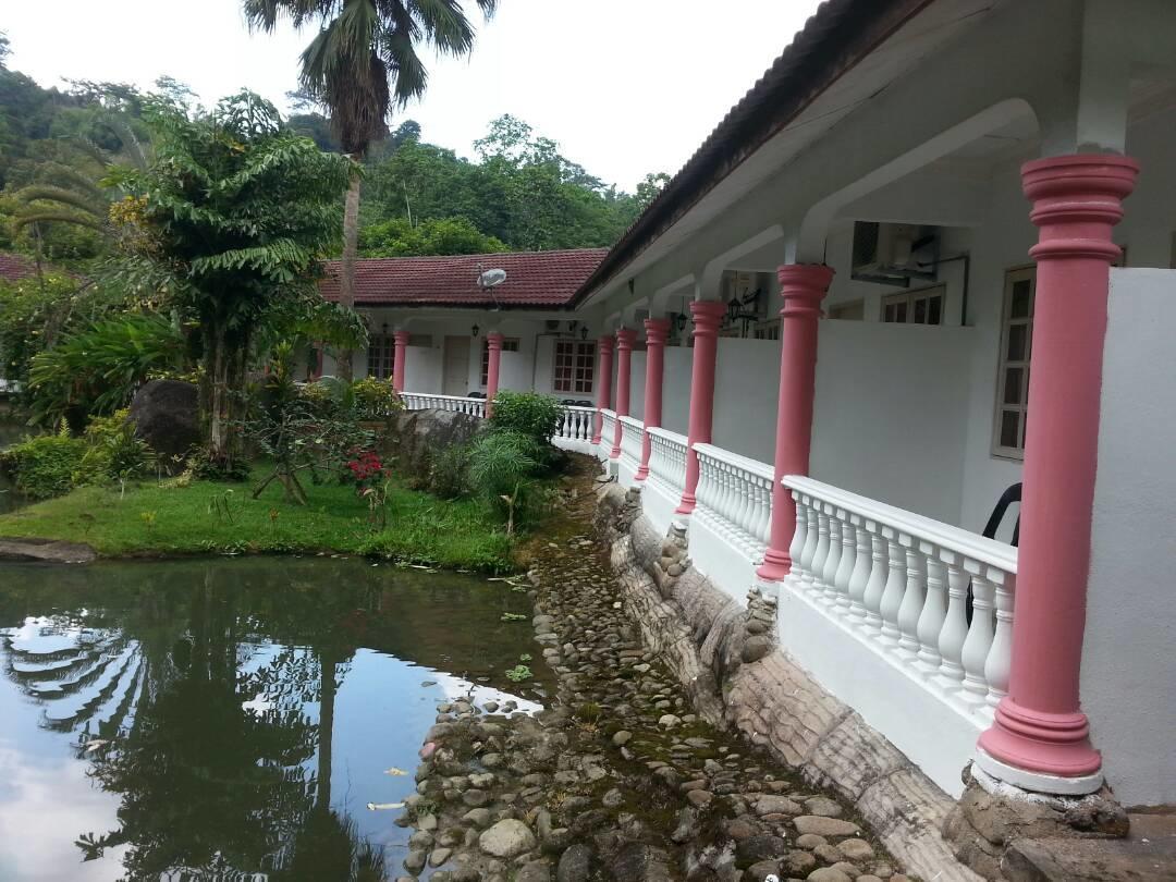 Seri Pengantin Resort Kampung Janda Baik Exterior foto